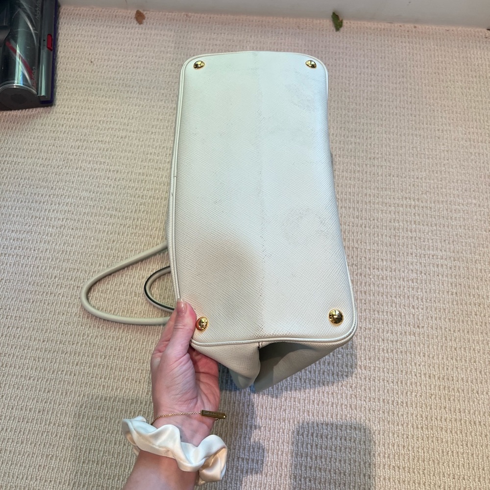 Prada Cuir Tote White - Picture 4 of 16